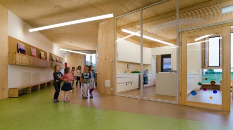 Zettling-30 Kindergarten - red - Arch Kos - Foto (c) Philipp Klein