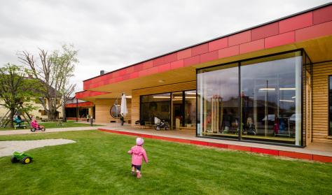 Zettling-7 Kindergarten - red - Arch Kos - Foto (c) Philipp Klein